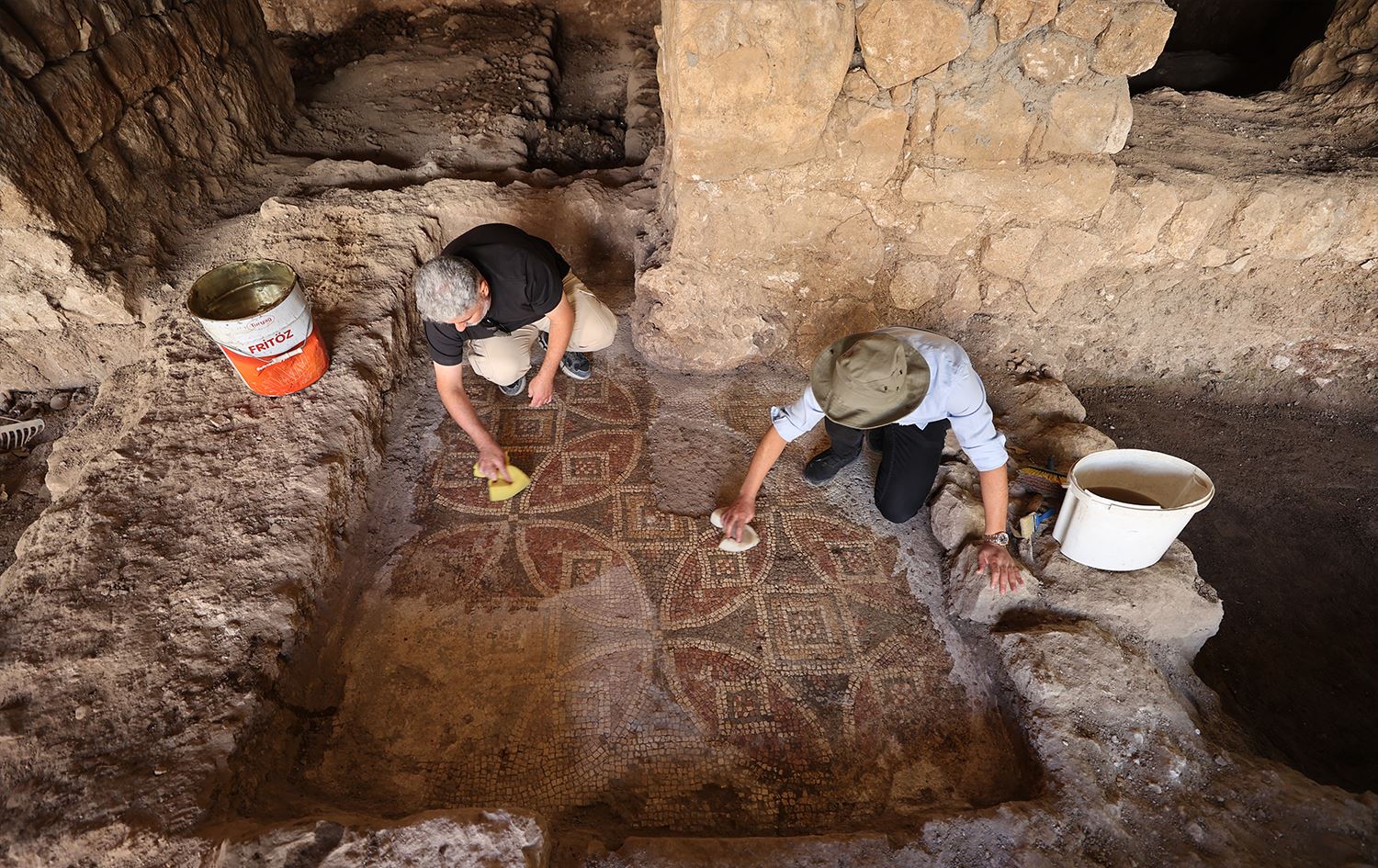 Mozaîkeke 1500 salî di bin aşekî kevn de hat dîtin / Wêne: AA