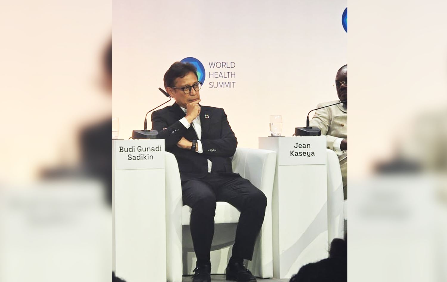 بودی گونادی، نە پزیشکە و نە تەندروستکار، بەڵام 'وەزیرێکی تەندروستیی سەرکەوتوو'ـە