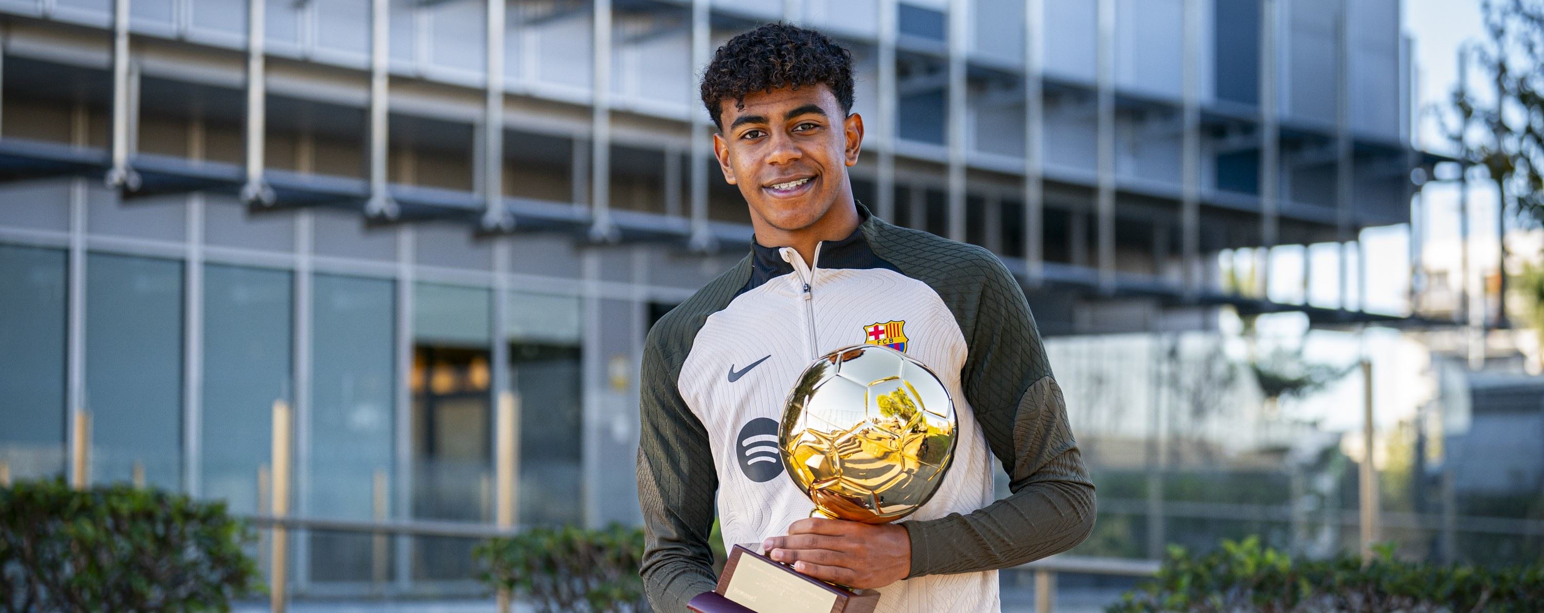 لامین یامال لە لیستی بەربژێرانی گۆڵدن بۆی دوورخرایەوە