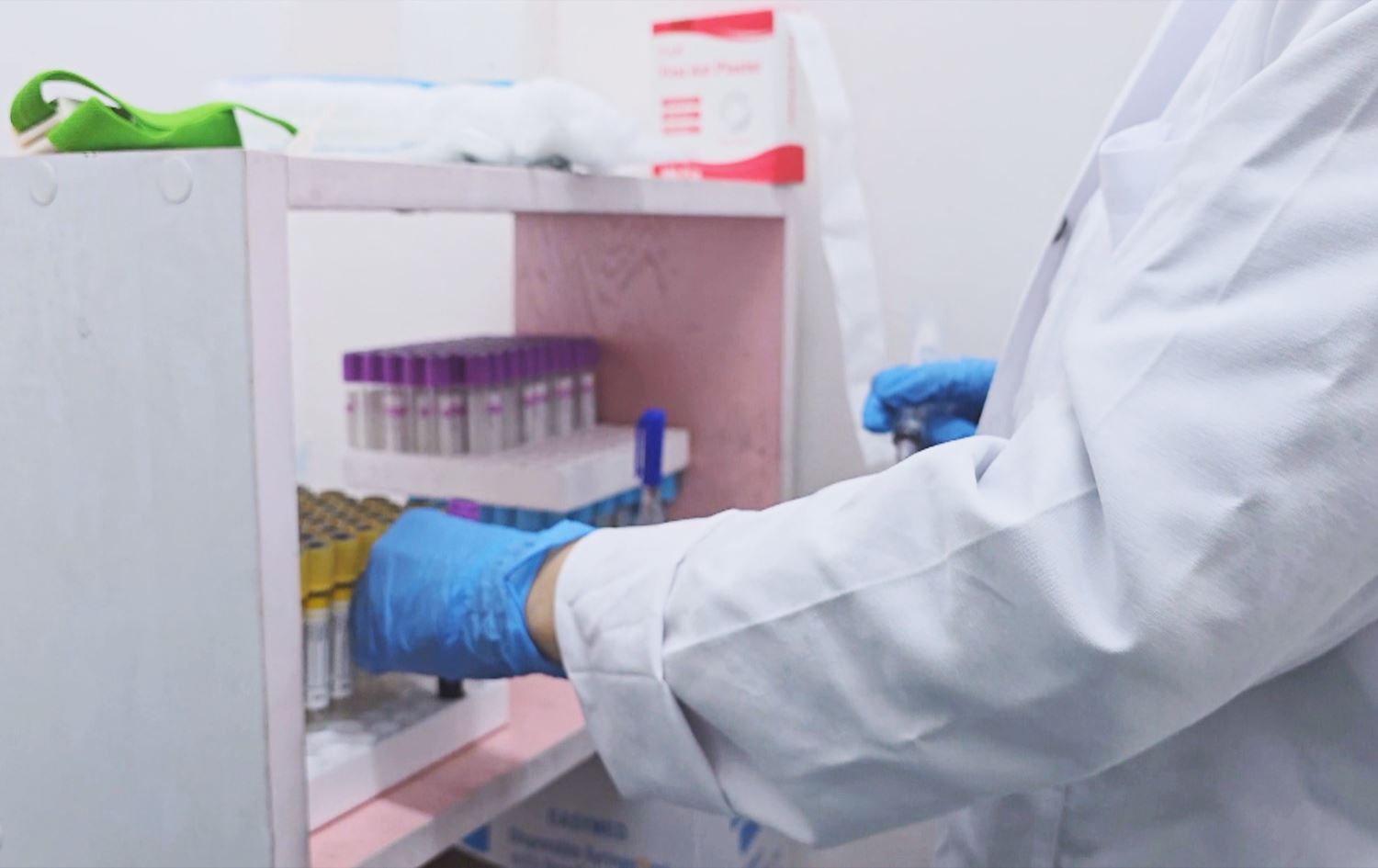 پسپۆڕێکی دادپزیشکیی هەولێر: بۆ پشکنینی ناسینەوەی تەرم، دەبێت نموونە بنێرینە بەغدا