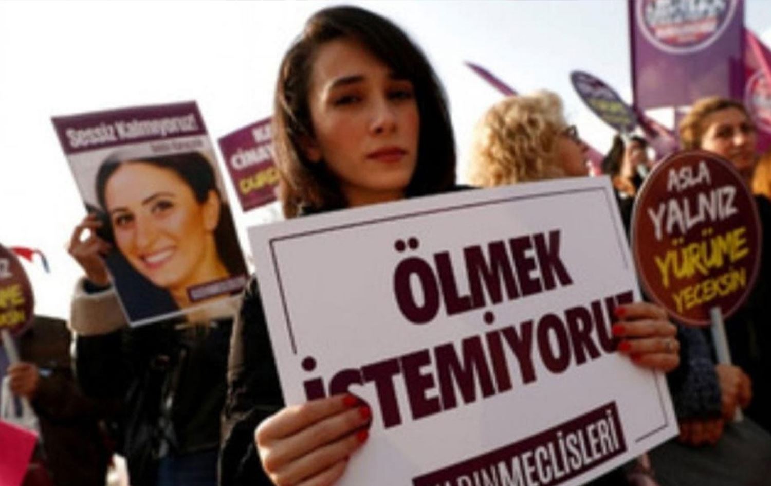 İzmir'de kadın cinayeti: Boşandığı erkek tarafından bıçaklanarak katledildi  