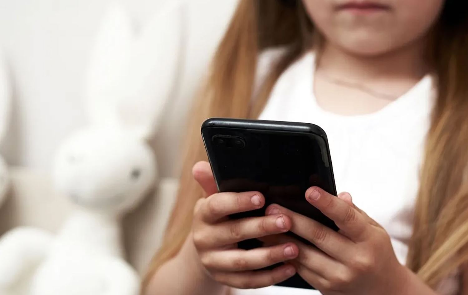 توێژینەوەیەک: منداڵان زۆر لەبەردەم شاشەکاندا بمێننەوە، لە قۆناخەکانی خوێندندا لاواز دەبن