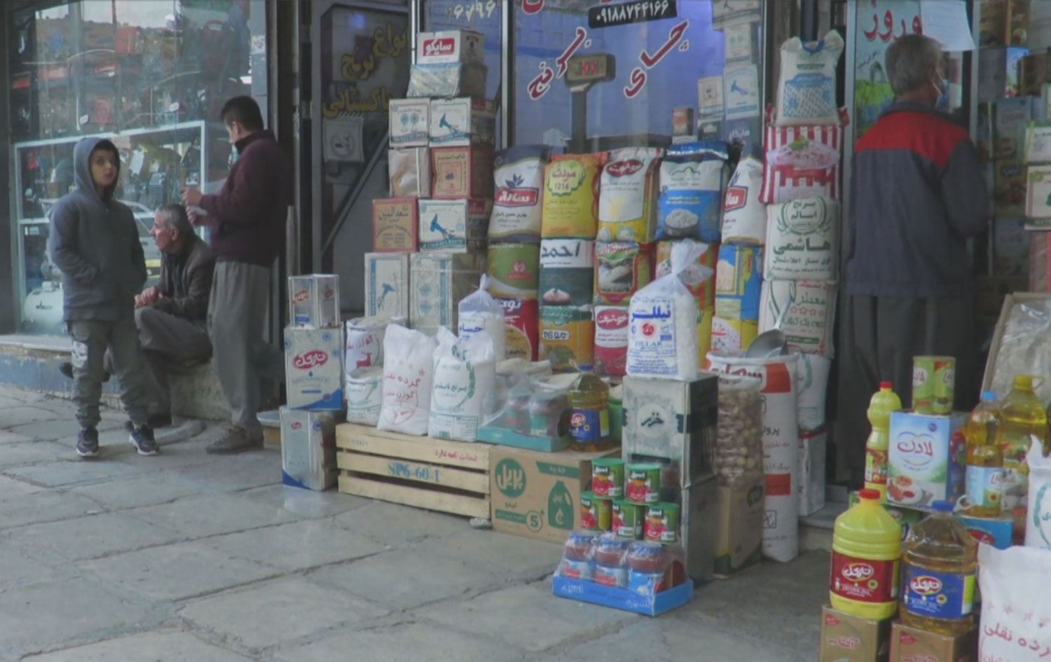 بەرپرسێکی تەندروستیی ئێران: نیوەی خەڵک خۆراکی پێویستیان دەستناکەوێت