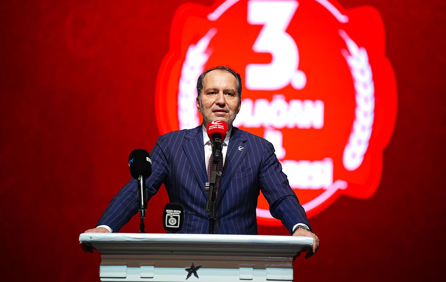 Yeniden Refah Partisi Genel Başkanı Fatih Erbakan, partisinin İstanbul 3. Olağan İl Kongresi'ne katılarak konuşma yaptı. / AA