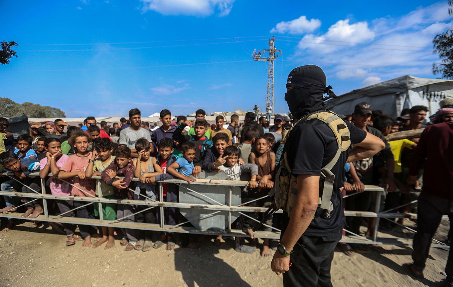 Hamas Gazze'deki İsrailli esirleri Kızılhaç heyetine teslim etmişti. / AA