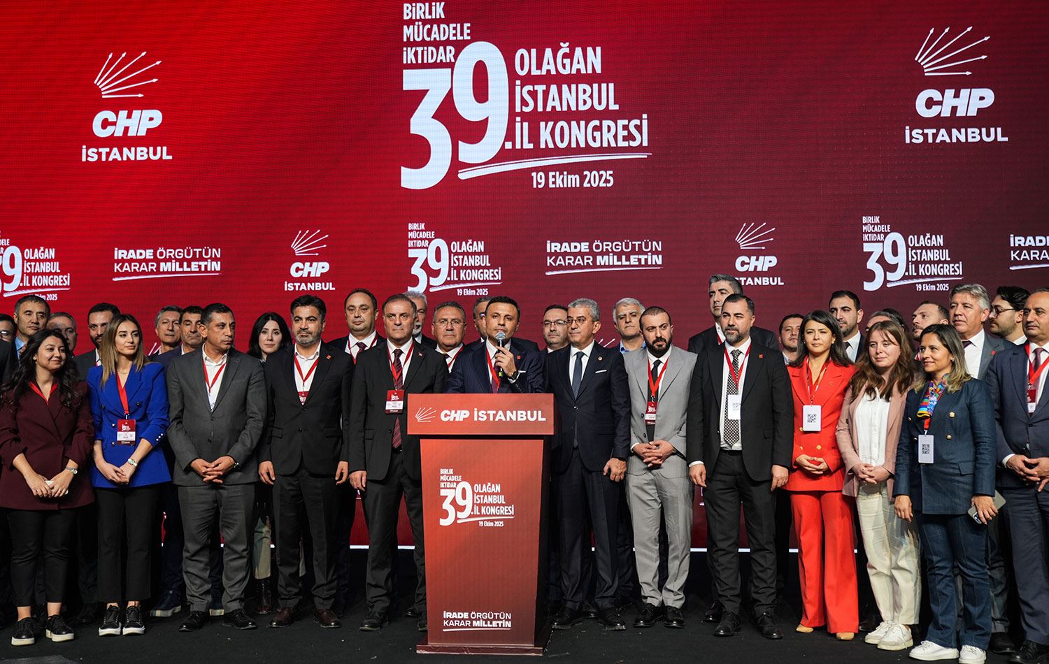 CHP'nin 39. Olağan İstanbul İl Kongresi yapıldı, Özgür Çelik yeniden il başkanı seçildi. / AA