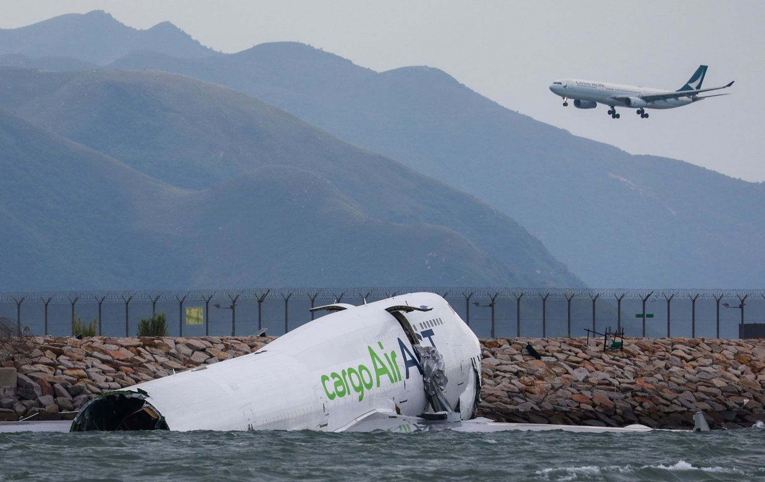 Balafir ket deryayê /  Wêne: AA