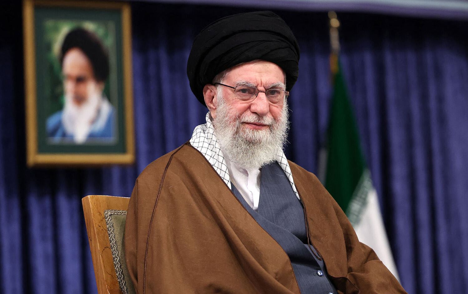 خامنەیی بۆ ترەمپ: تۆ کێیت بە ئێمە بڵێی چی بکەین و چی نەکەین