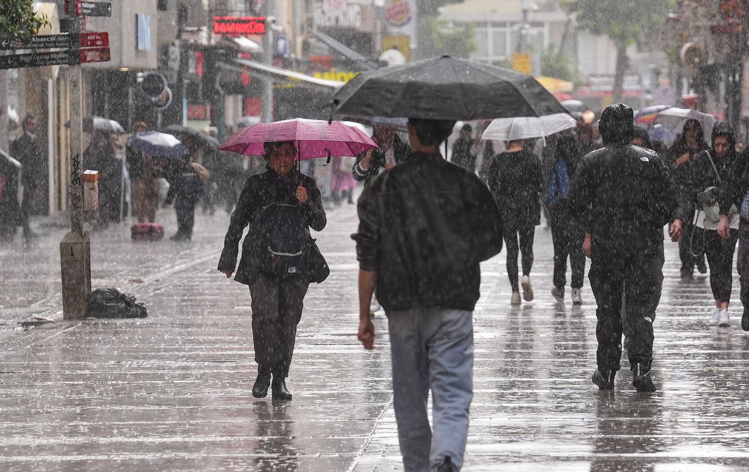 İzmir'de yağmur Foto: AA