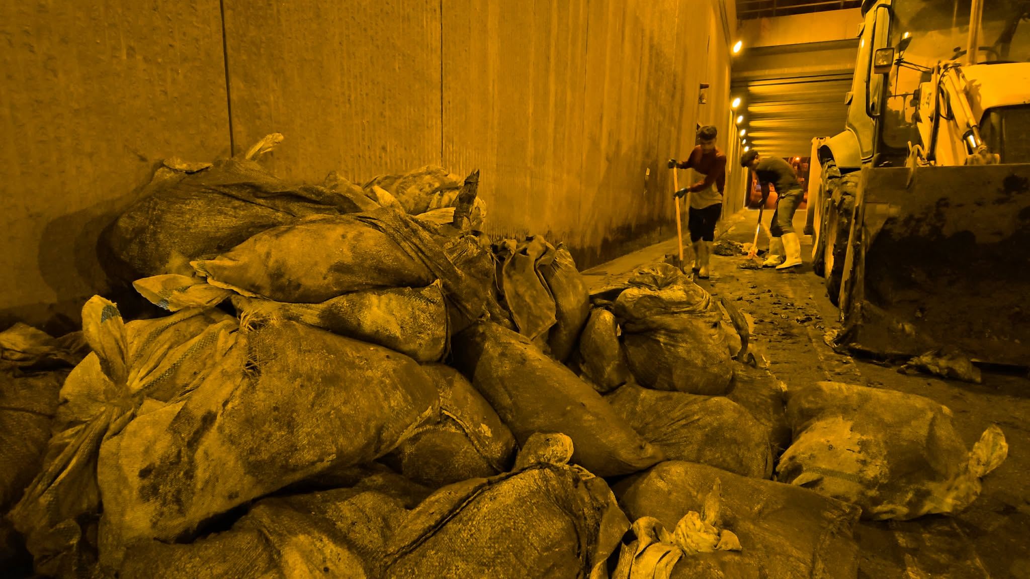 700 تۆن زبڵ و خاشاک لە یەکتربڕەکانی هەولێر کۆکرانەوە