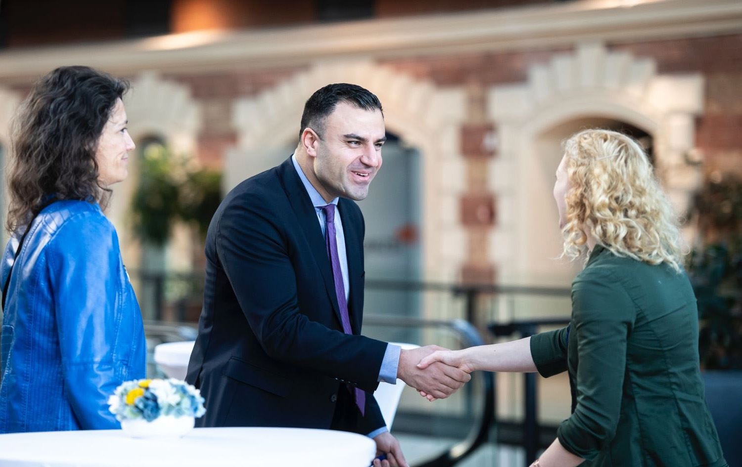 27 لیست رکابەری لەسەر 150 کورسیی پەرلەمانی هۆڵەندا دەکەن؛ کوردێکی باشووری کوردستان بەربژێرە