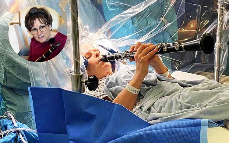 65 yaşındaki Denise Bacon, Parkinson hastalığı nedeniyle uygulanan derin beyin stimülasyonu (DBS) ameliyatı sırasında klarnet çaldı 