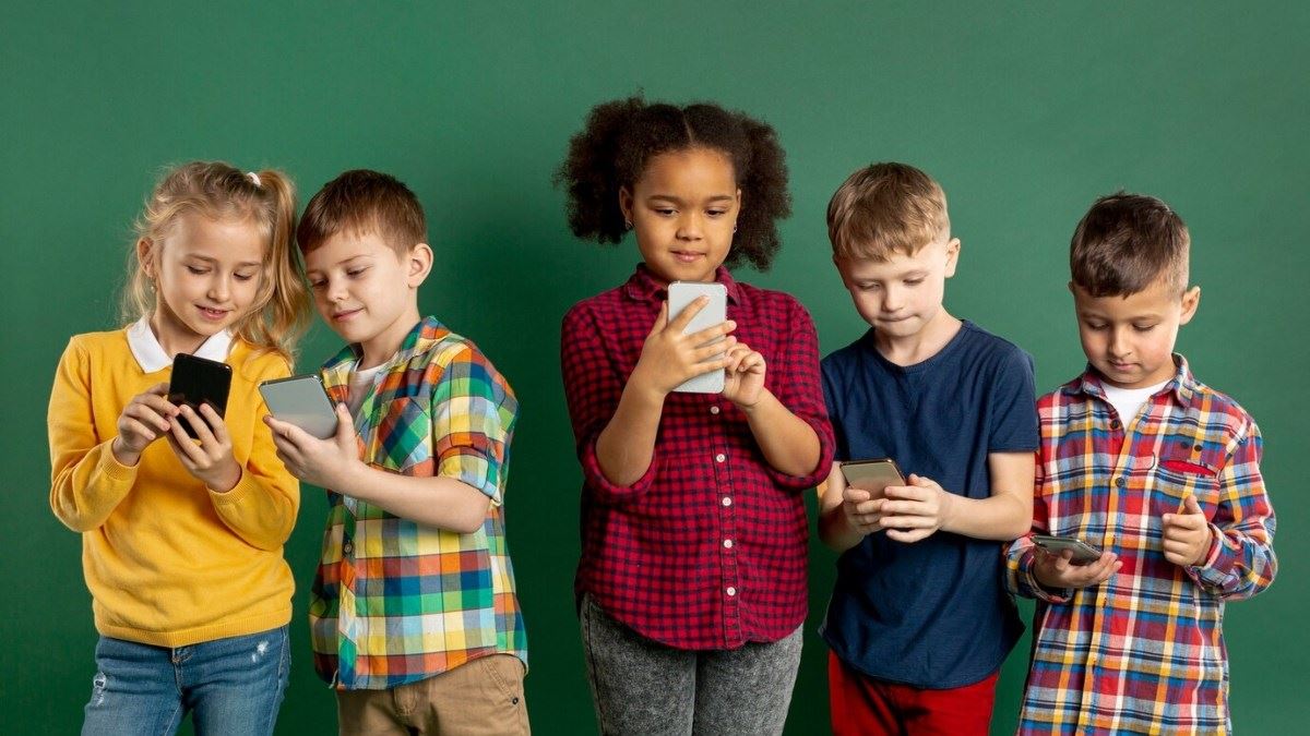 AB liderlerinden sosyal medyada yaş sınırına destek