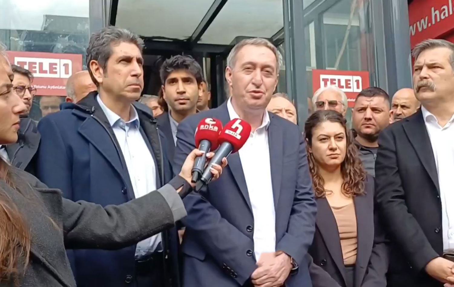Tuncer Bakırhan kayyum atanan TELE1’i ziyaret etti. / Foto: Video alıntısı / Kaynak: X