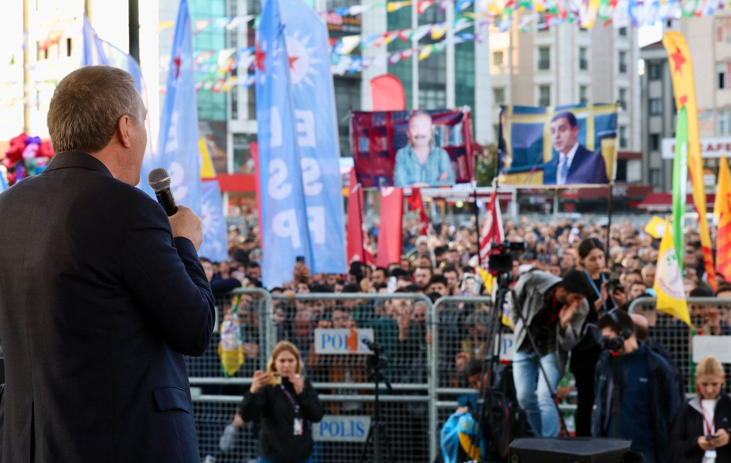 DEM Parti Eş Genel Başkanı Tuncer Bakırhan Esenyurt mitinginde konuştu. / Foto: DEM Parti X hesabı