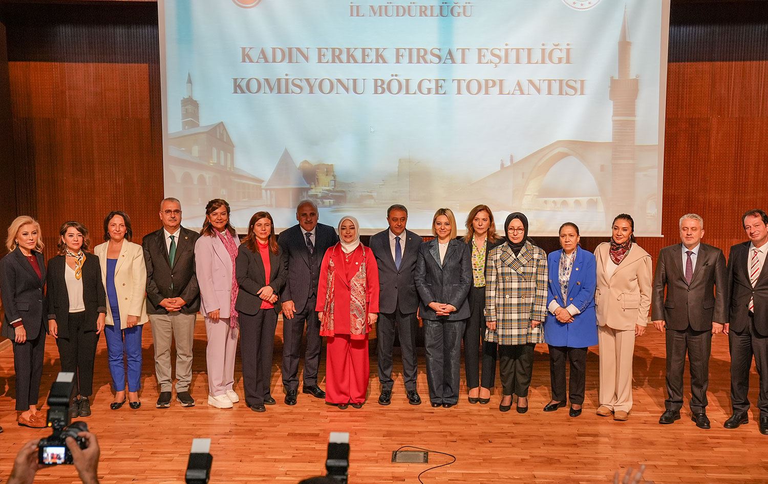 TBMM Kadın Erkek Fırsat Eşitliği Komisyonu Diyarbakır'da toplandı