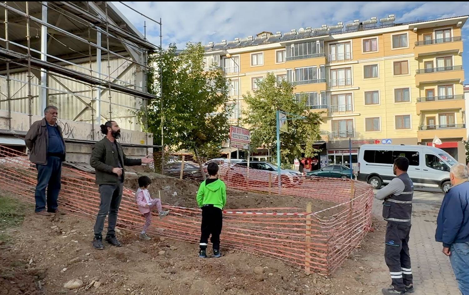 DÊRSIM - Xelkê nerazîbûn nîşanî danîna stasyona bazê da: ‘Dijminê min e’