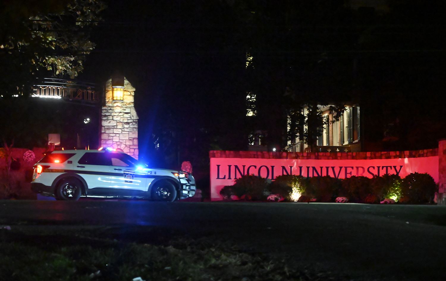 Polîs li ber deriyê Zanîngeha Lincolnê ne / Wêne: AA