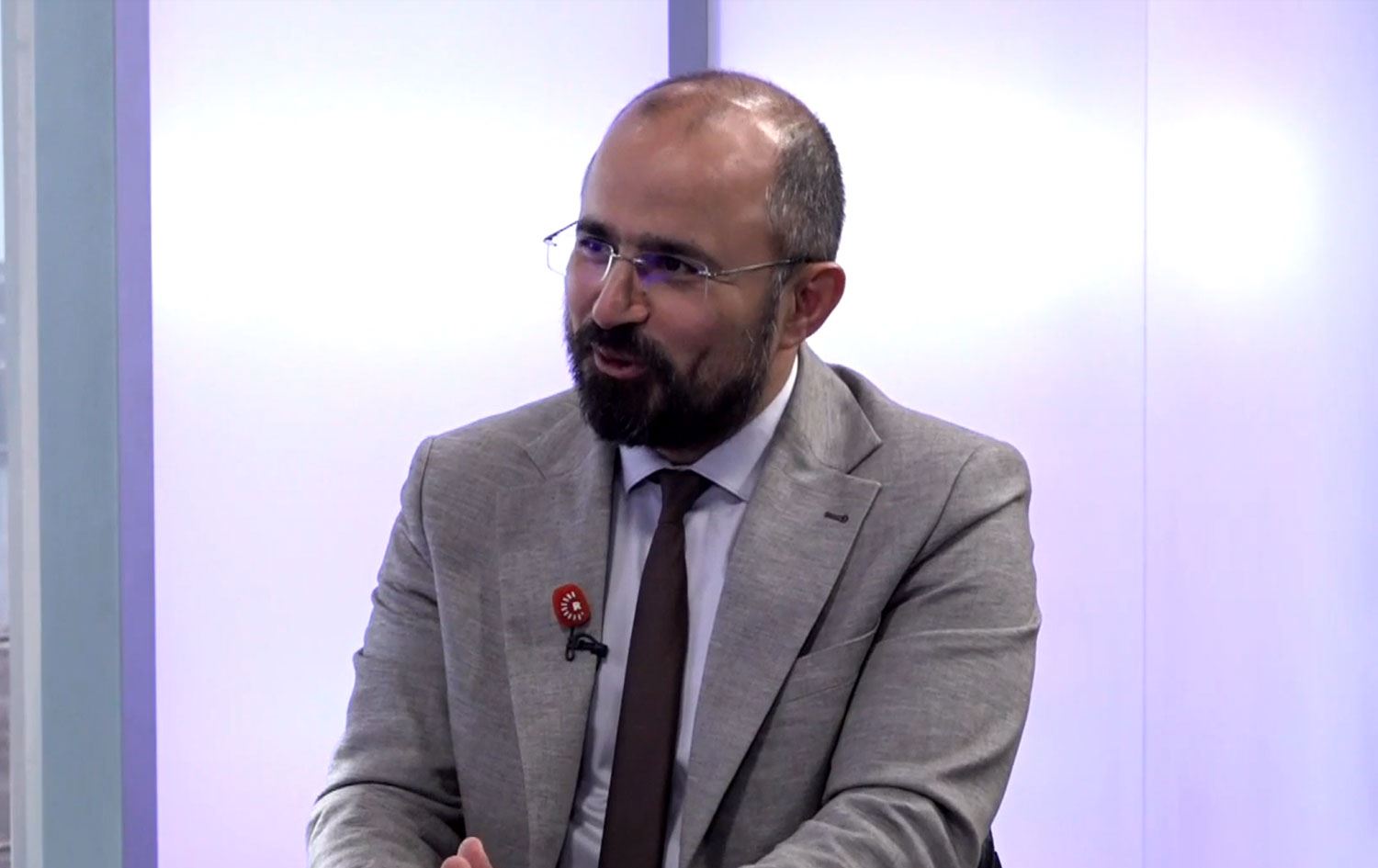 İran Araştırmaları Merkezi (İRAM) Başkanı ve Marmara Üniversitesi Orta Doğu ve İslam Ülkeleri Araştırmaları Enstitüsü öğretim üyesi Serhan Afacan