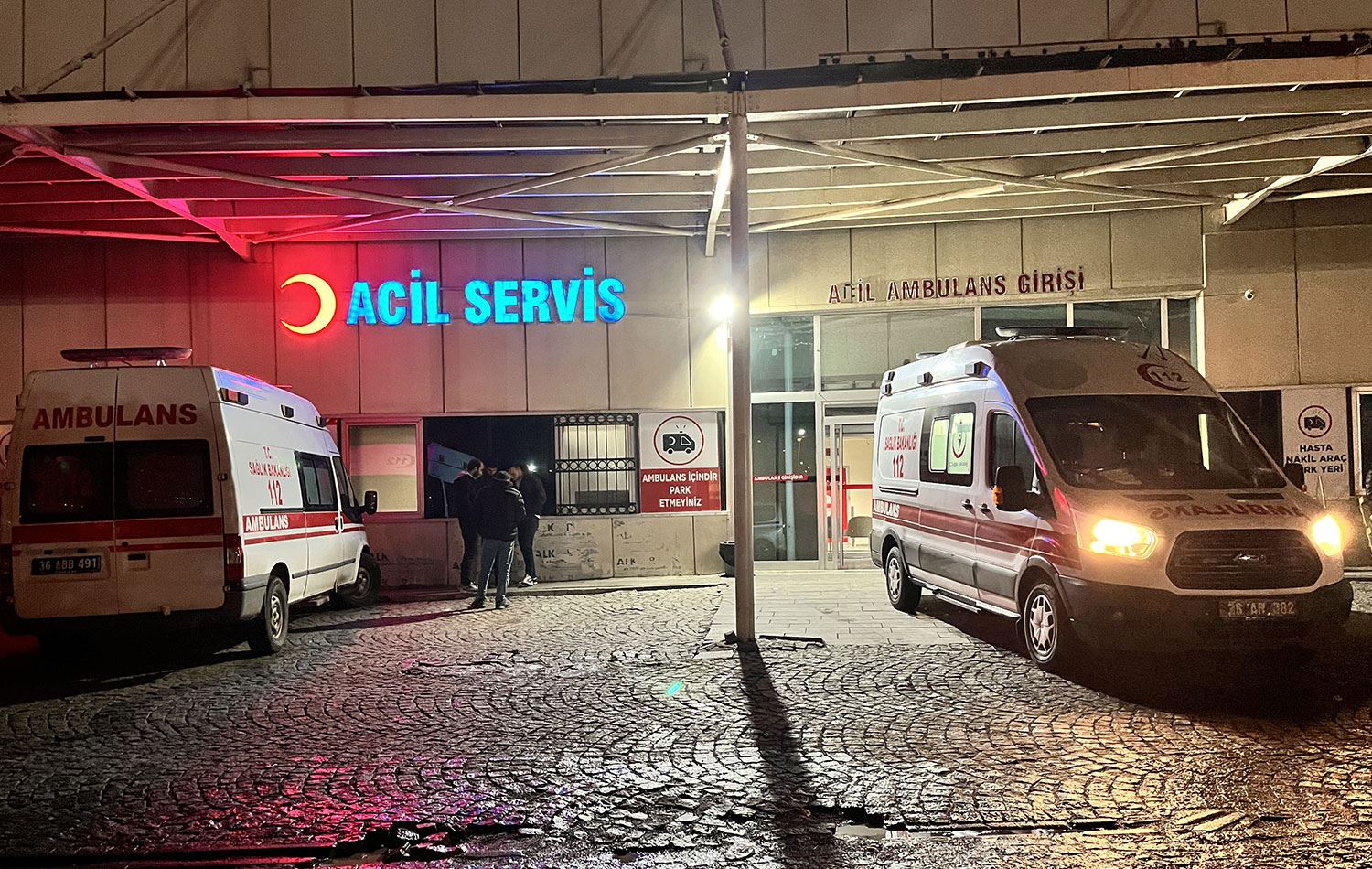 Hayatını kaybeden 16 yaşındaki Muhammet Ali K'nin cenazesi otopsi için Harakani Devlet Hastanesi morguna kaldırıldı. / AA