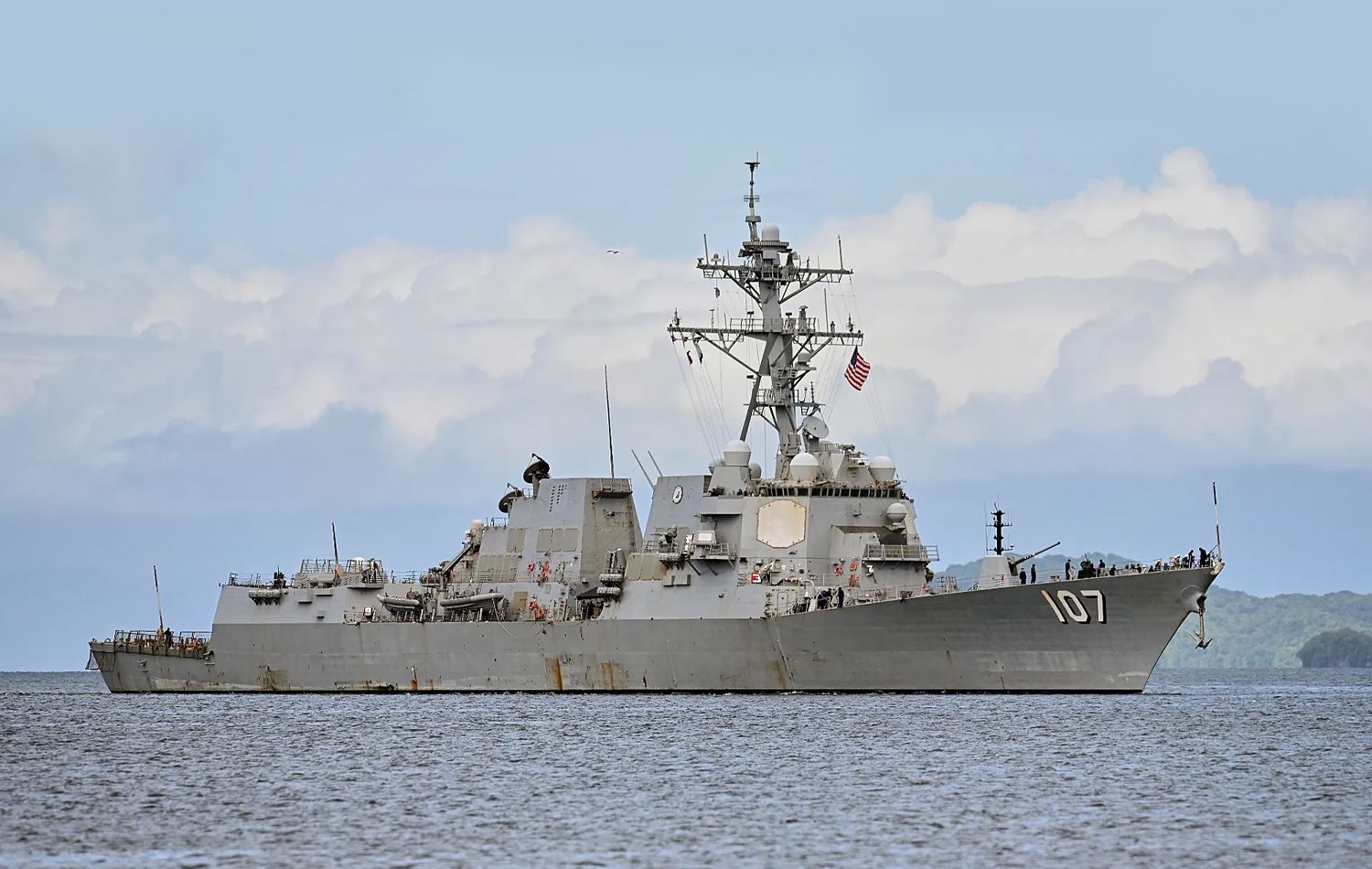 ABD savaş gemisi Venezuela açıklarında: Ülkede olası müdahale endişeleri arttı