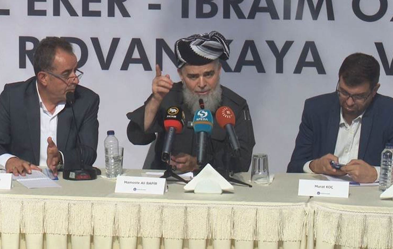 Komel Başkanı Ali Bapir Diyarbakır'da, “Ortak Gelecek: Türkiye’de Kürtler, Kardeşlik ve Toplumsal Barış” başlıklı sempozyuma katıldı. 