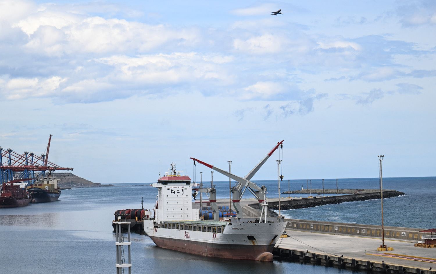 ڤەنزوێلا بۆ ئەمریکا: کێشەکە مادەی هۆشبەر نییە و نەوتەکەتان دەوێ