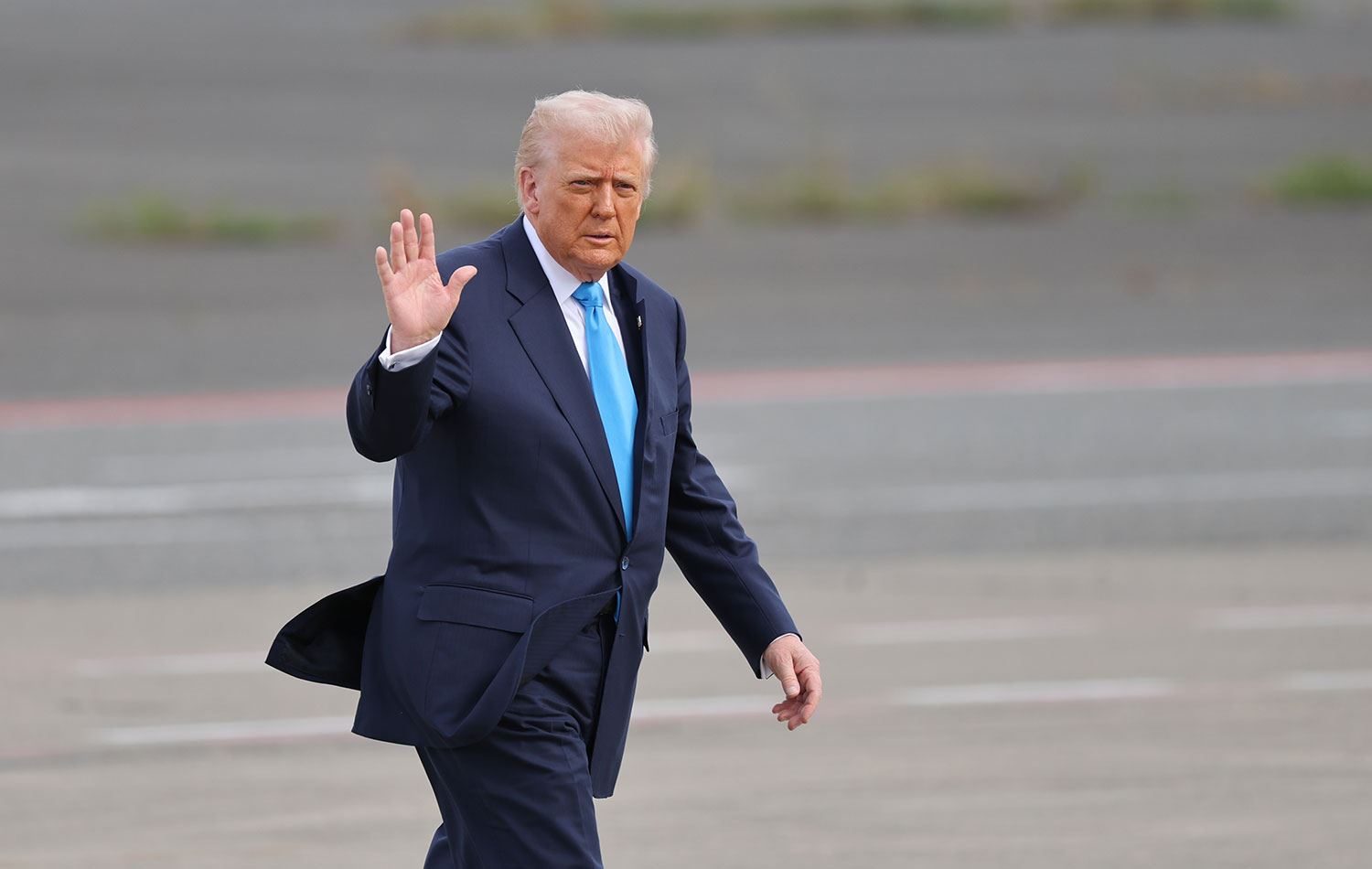 ABD Başkanı Donald Trump, Japonya'nın başkenti Tokyo'daki temaslarının ardından ülkeden ayrıldı. / AA