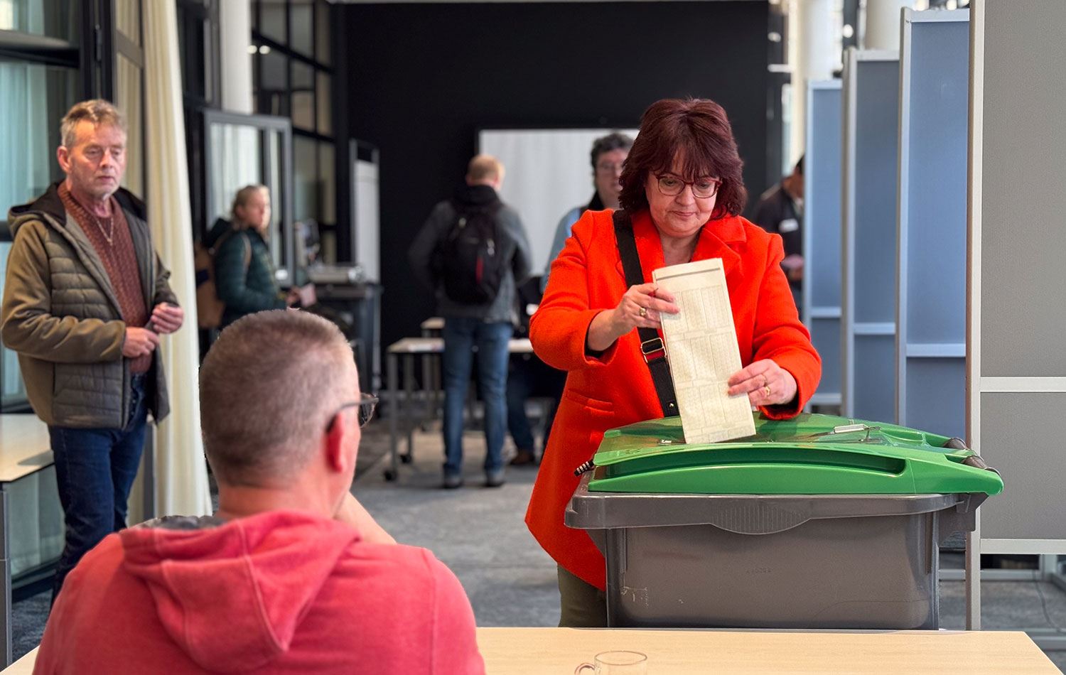 Hollanda'da düzenlenen genel seçimde halk oy kullandı. / AA