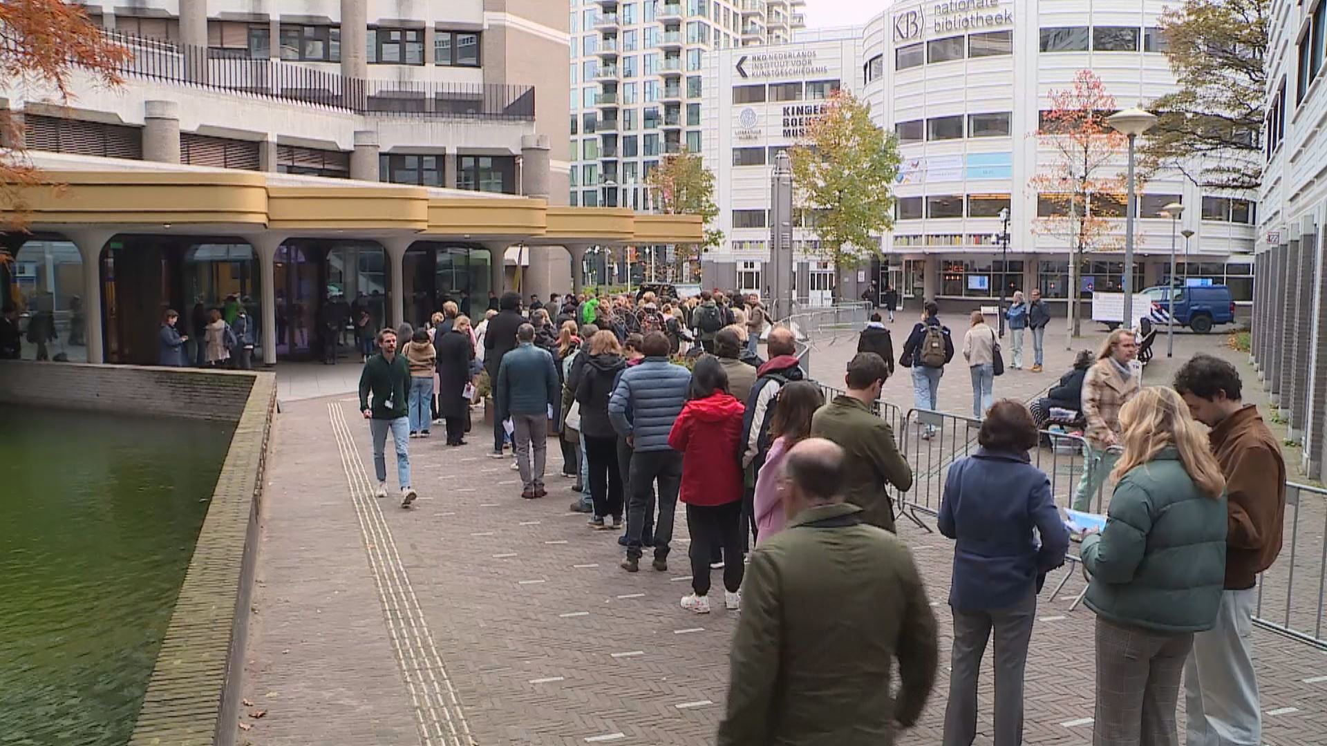 Centrist party makes huge gains, far-right loses support in Netherlands elections