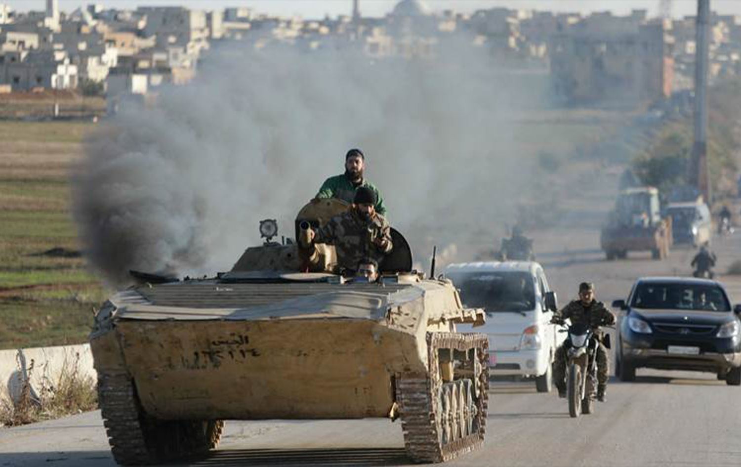 Çekdarekî HTŞyê li ser tankê ye\ Wêne û Vîdeo: Rûdaw