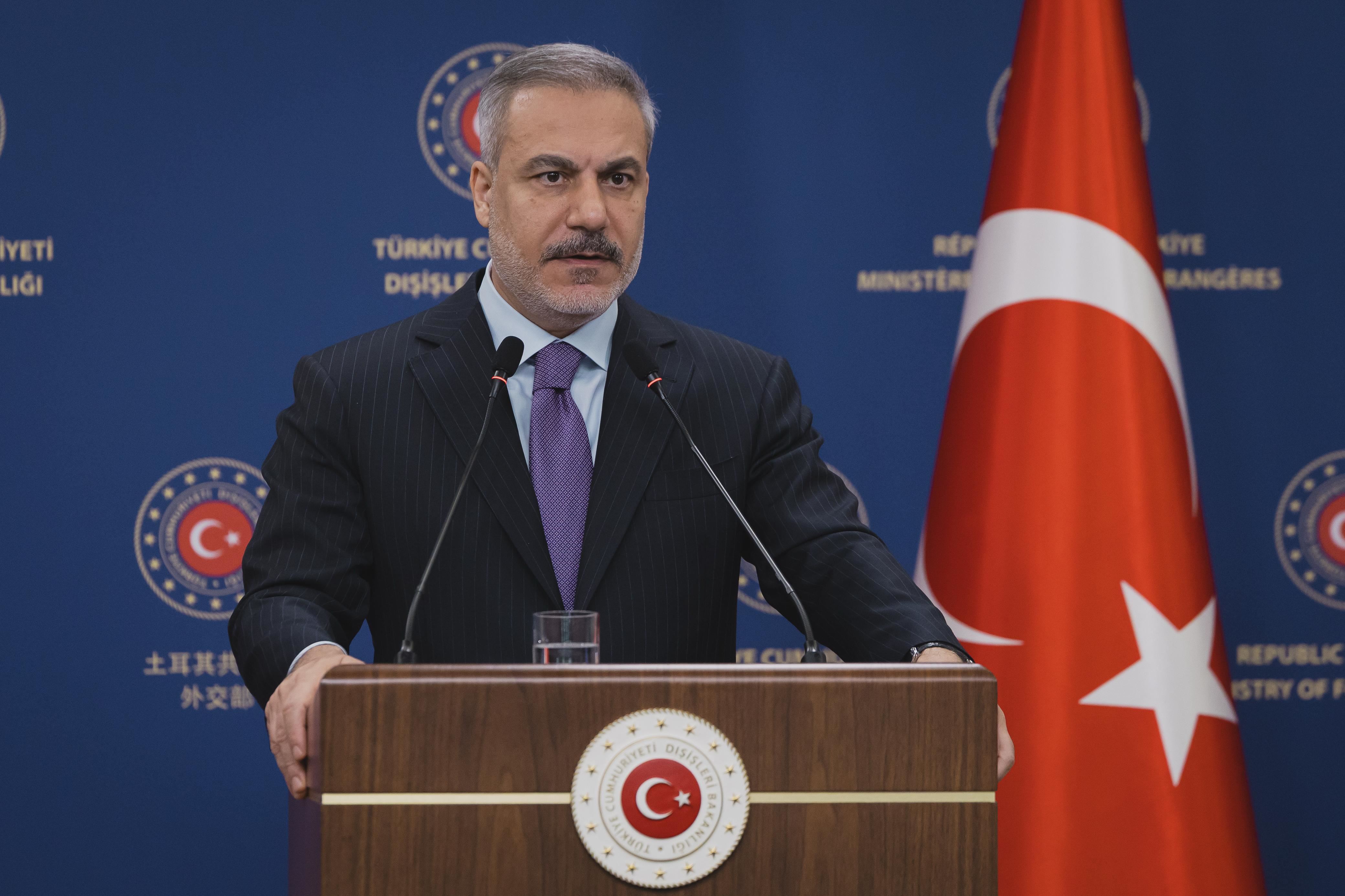 Turkish foreign minister to visit Baghdad Sunday: Source