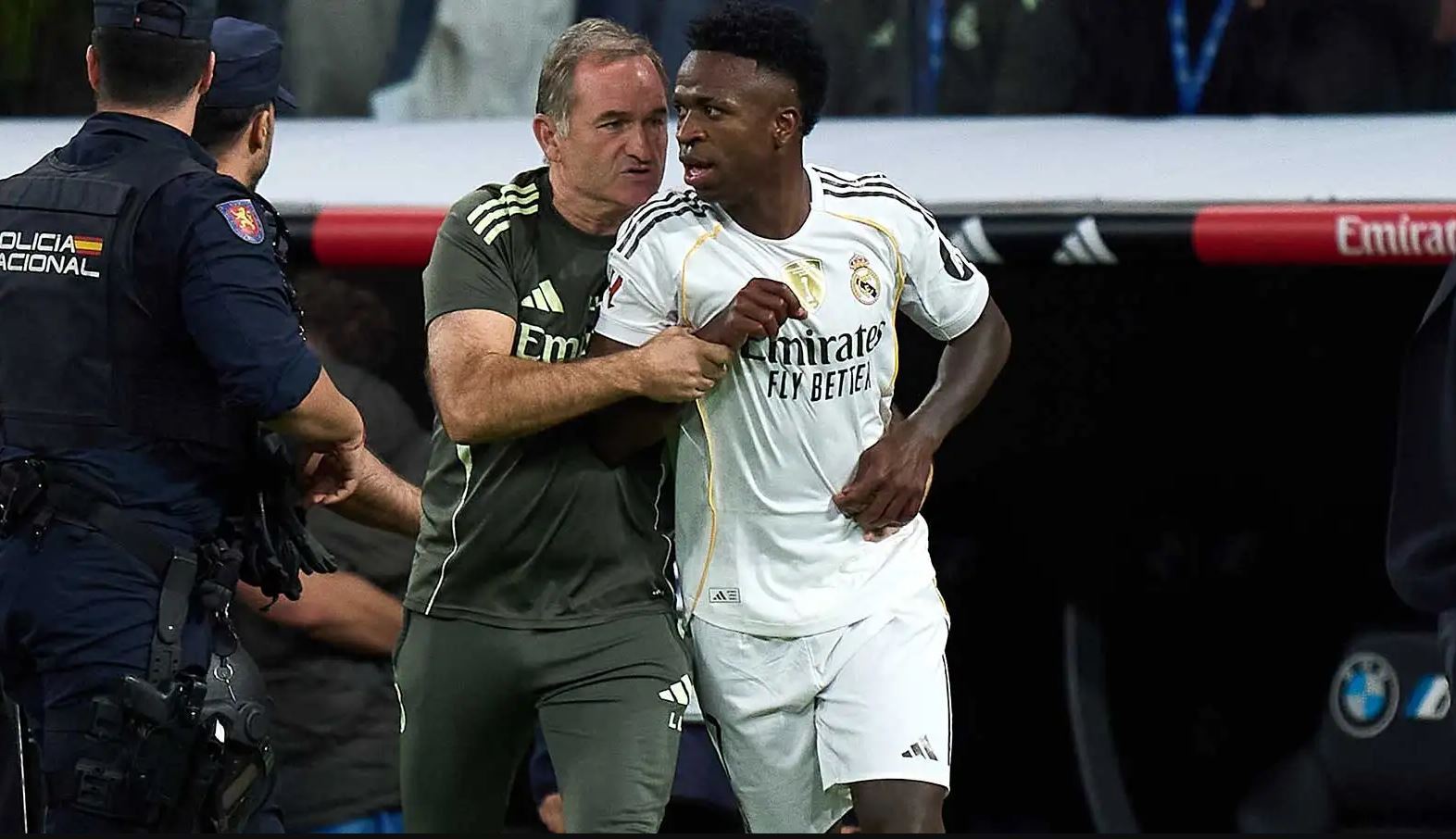 Real Madrid’de Brezilyalı yıldız Vinicius Junior’ın takım içi davranışları, kulüpte ciddi bir krize yol açtı