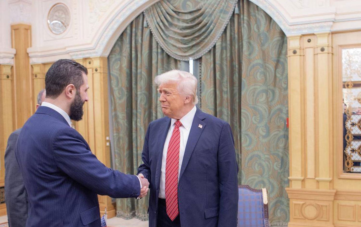 Donald Trump û Ehmed Şer 14 Gulanê li Riyadê merheba dabû hev / Wêne: Arşîv