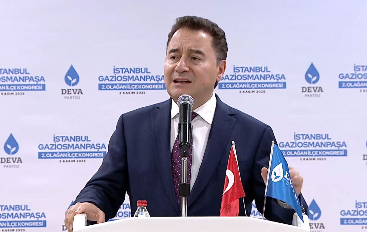DEVA Partisi Genel Başkanı Ali Babacan, partisinin İstanbul Gaziosmanpaşa İlçe Kongresi’nde konuştu. / Foto: Video alıntısı / Kaynak: X