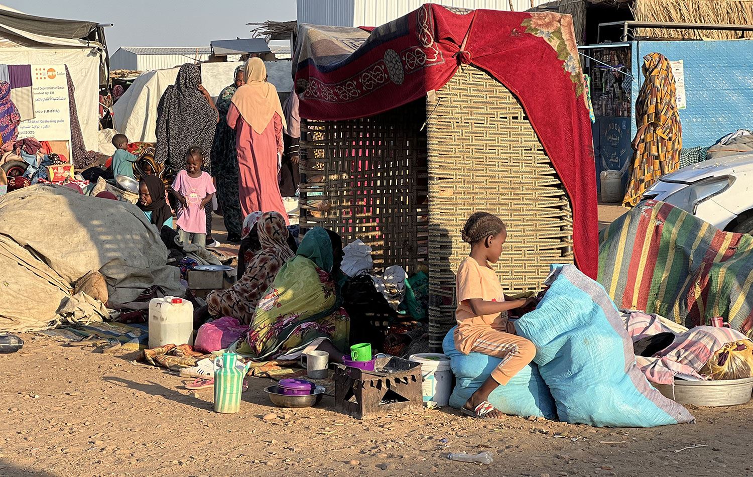 Sudan'ın batısındaki Kuzey Darfur eyaletinin merkezi Faşir kentinin 26 Ekim'de Hızlı Destek Kuvvetleri'nin (HDK) kontrolüne geçmesinin ardından 62 binden fazla kişi yerinden edildi./ AA