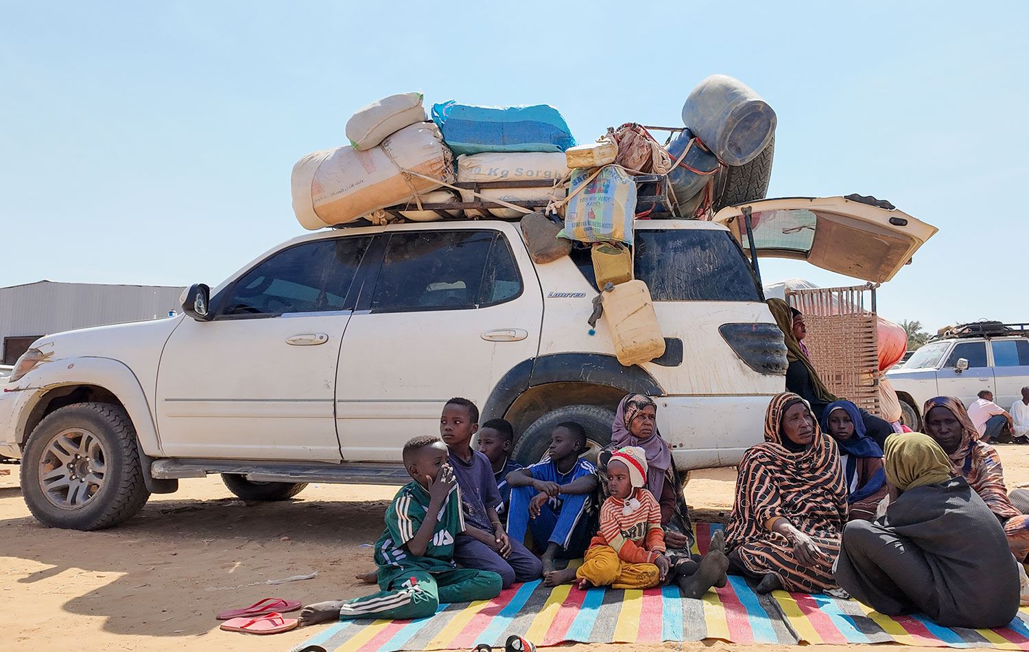 Kuzey Darfur'un başkenti Faşir ve çevre köylerde yaşanan son çatışmalardan kaçan Sudanlı aileler / AA