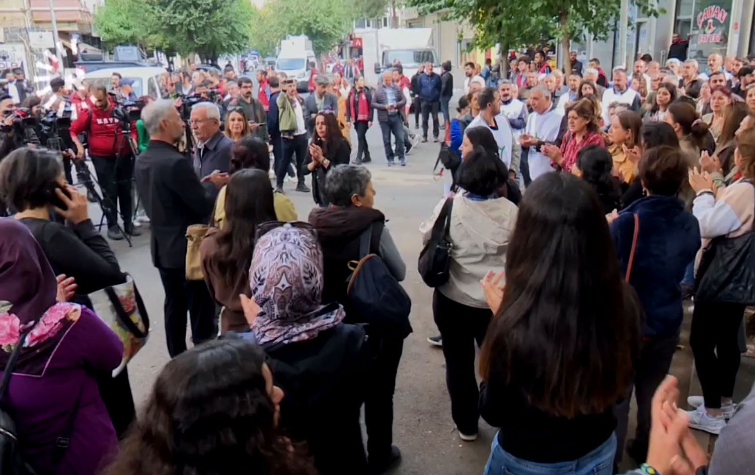 Li Amedê fihûş hat protestokirin: ‘Divê em li Kurdistana xwe xwedî derkevin’