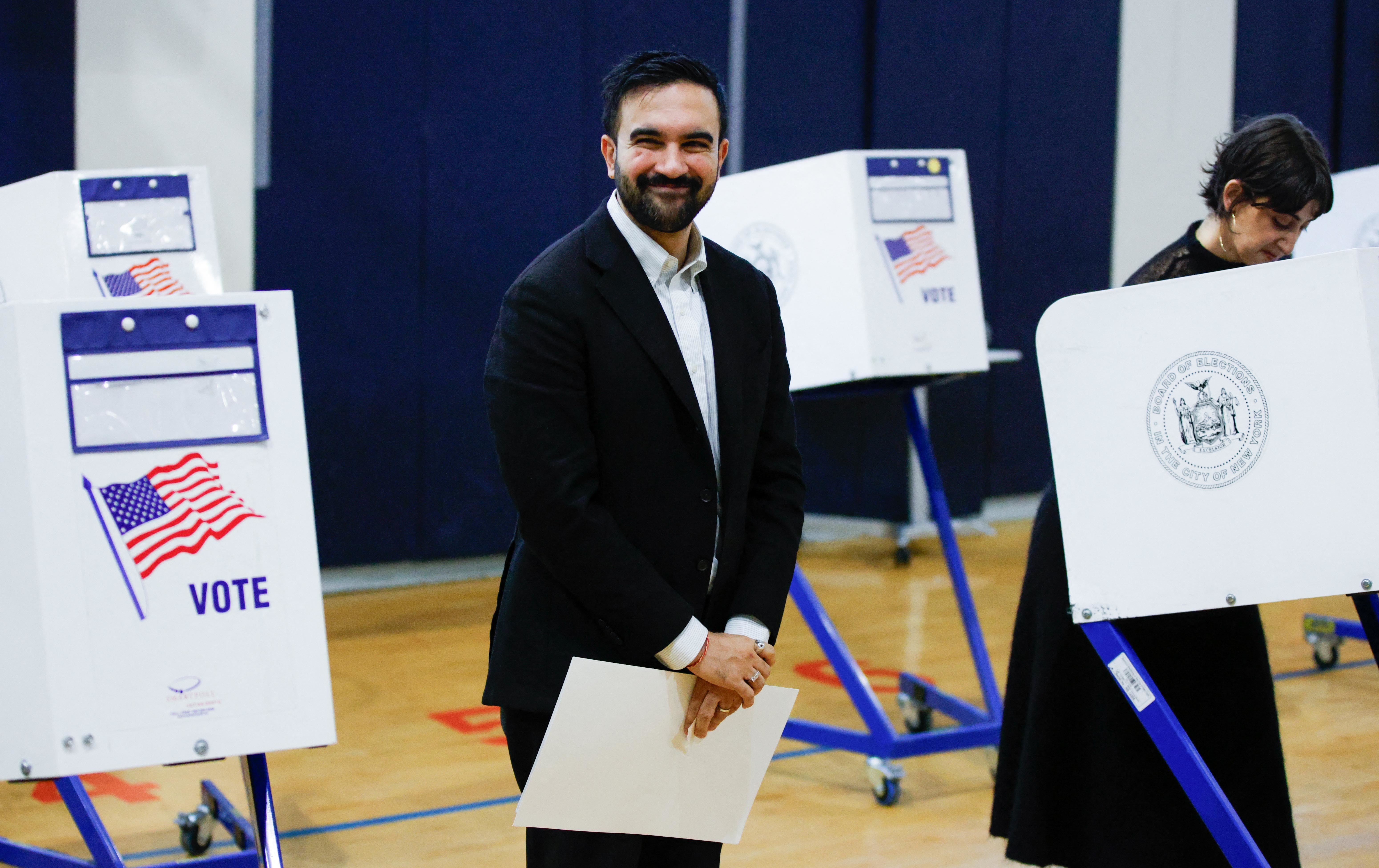 New York Belediye Başkanı adayı Zohran Mamdani oy kullanırken Foto: AFP