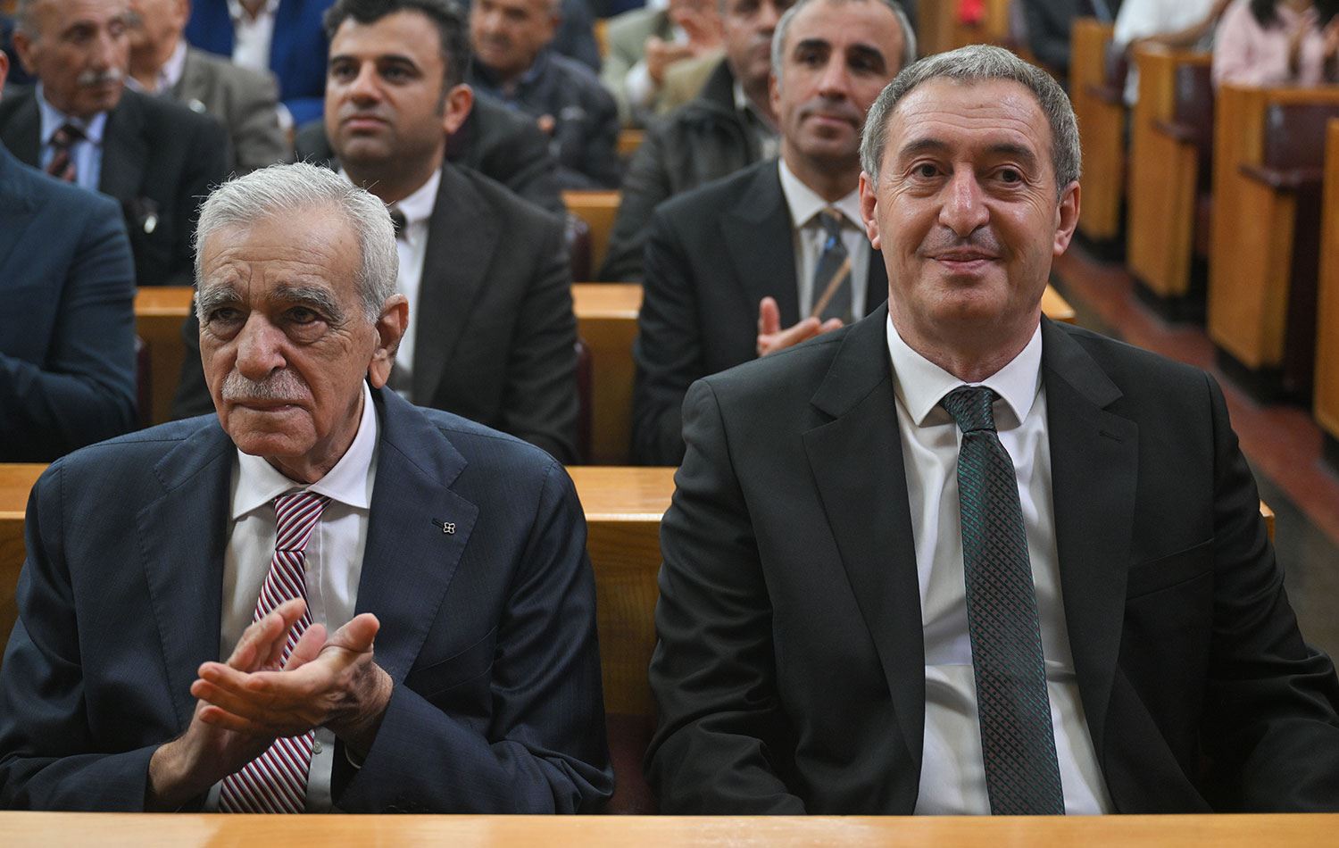 DEM Parti Eş Genel Başkanı Tuncer Bakırhan (sağda) ve DEM Partili Ahmet Türk (solda), dün Dem Parti Meclis grup toplantısına katıldı. / AA