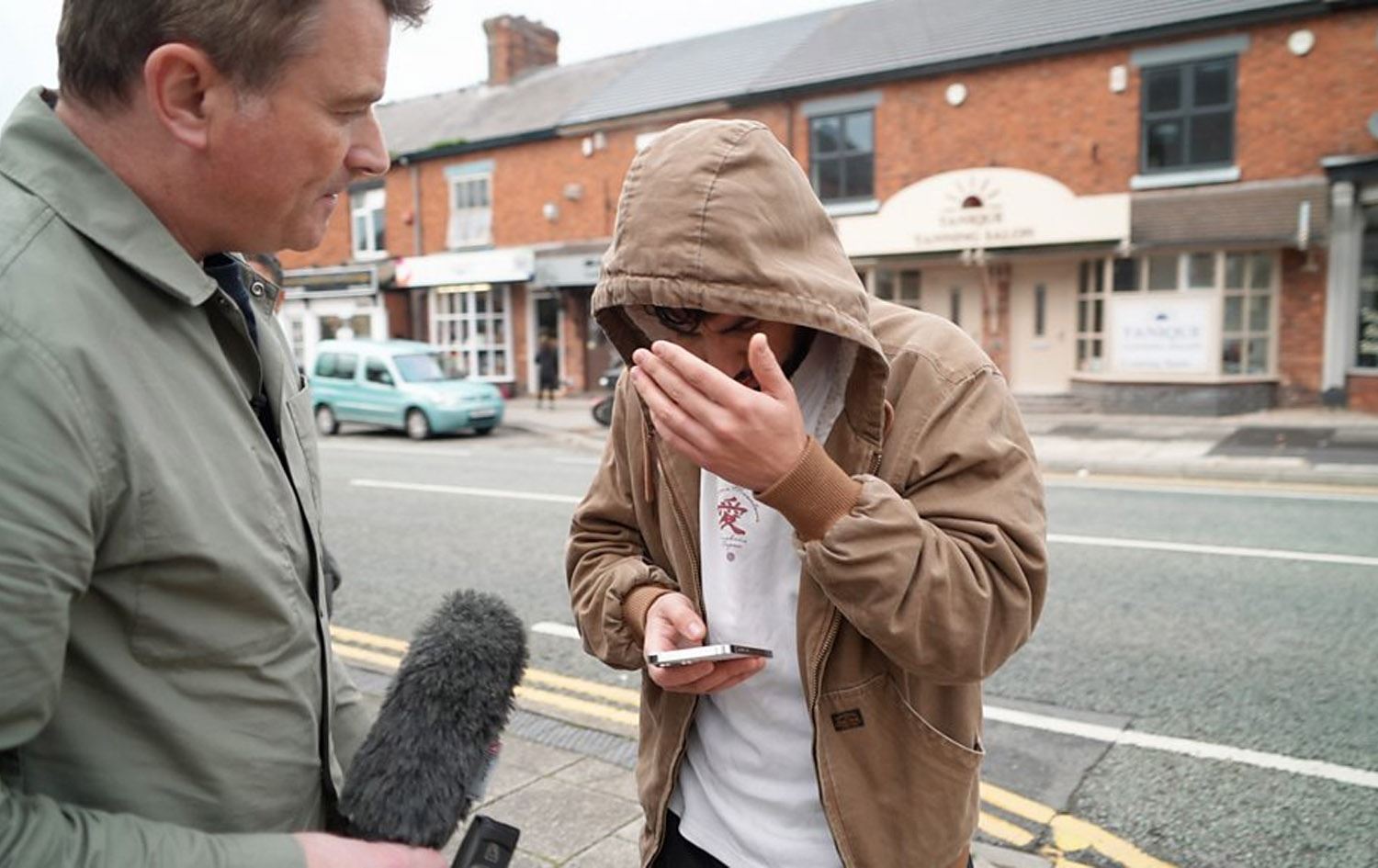 تۆڕێکی تاوانکاری کوردی لە بەریتانیا سەرپەرشتی 100 بازرگانی نایاسایی دەکات