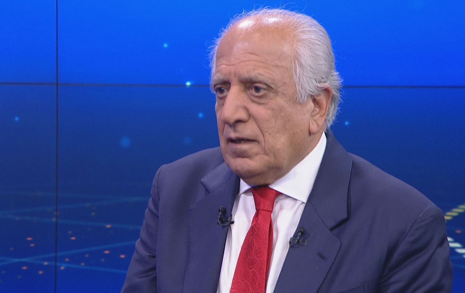 زلماي خليل زاد لرووداو: يجب أن يُطبق الدستور العراقي حتى يُعدَّل