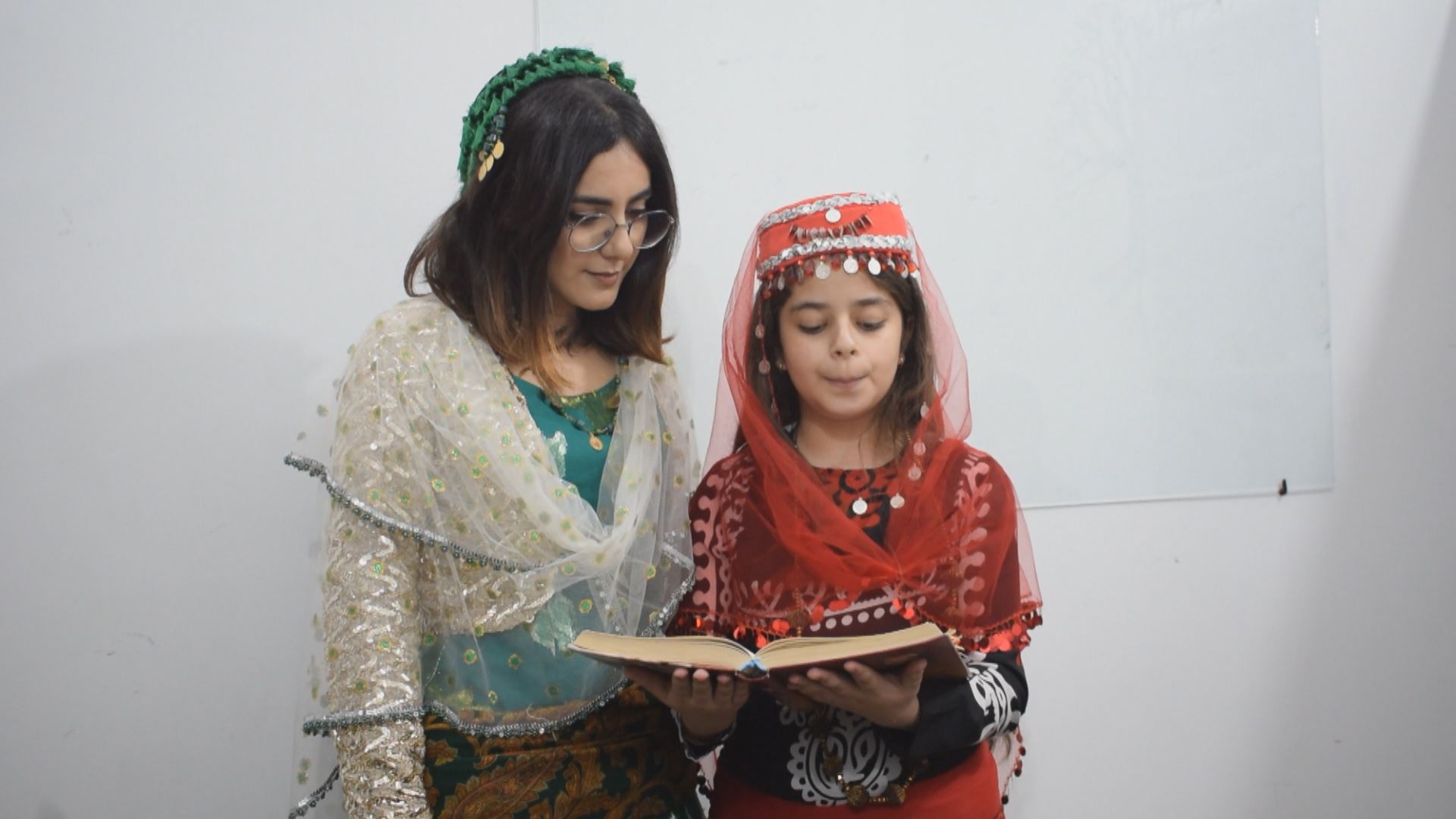 Teacher blends Kurdish, English lessons in Iran