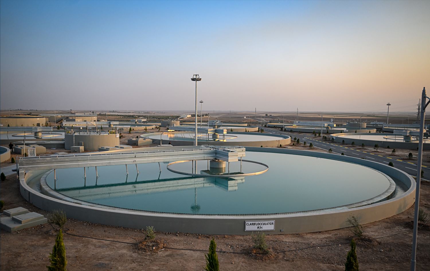 مەسرور بارزانی لەکاتی کردنەوەی هێڵی دووەمی پڕۆژەی فریاگوزاریی ئاوی هەولێر