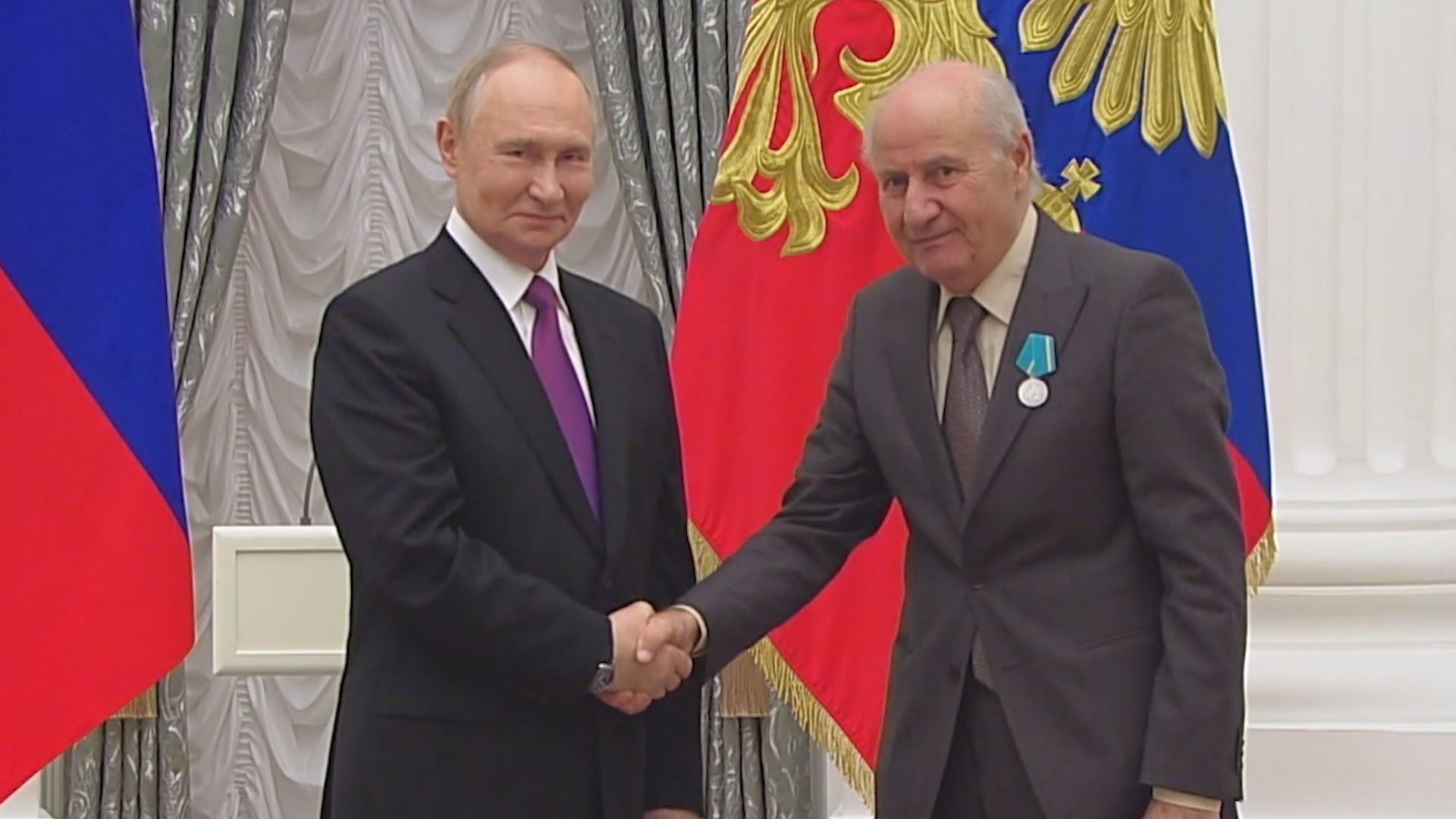 Erbil scholar becomes first Kurd to receive Pushkin medal from Russia