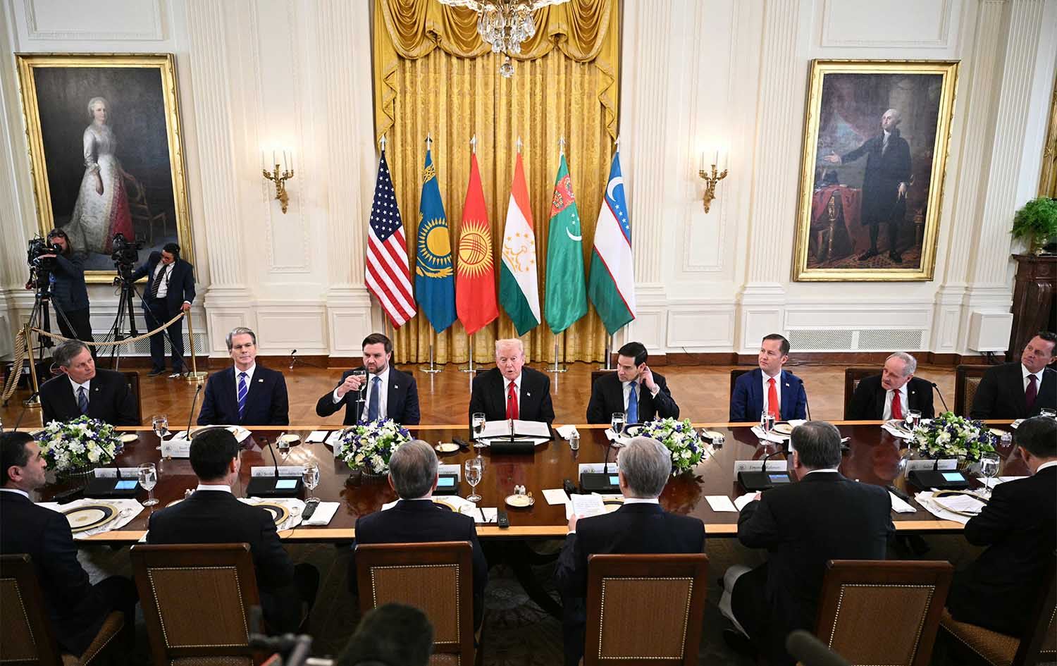 ترەمپ: لەسەر داوای تورکیا و ئیسرائیل سزاکانی سەر شەرعمان هەڵگرت