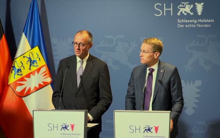 Almanya Başbakanı Friedrich Merz (solda) / Video alıntısı / Rûdaw 