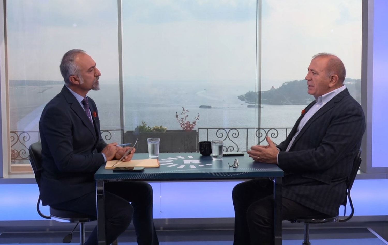 Gürsel Tekin, yargı-YSK-CHP üçgeninde yaşananları Rûdaw’a anlattı.