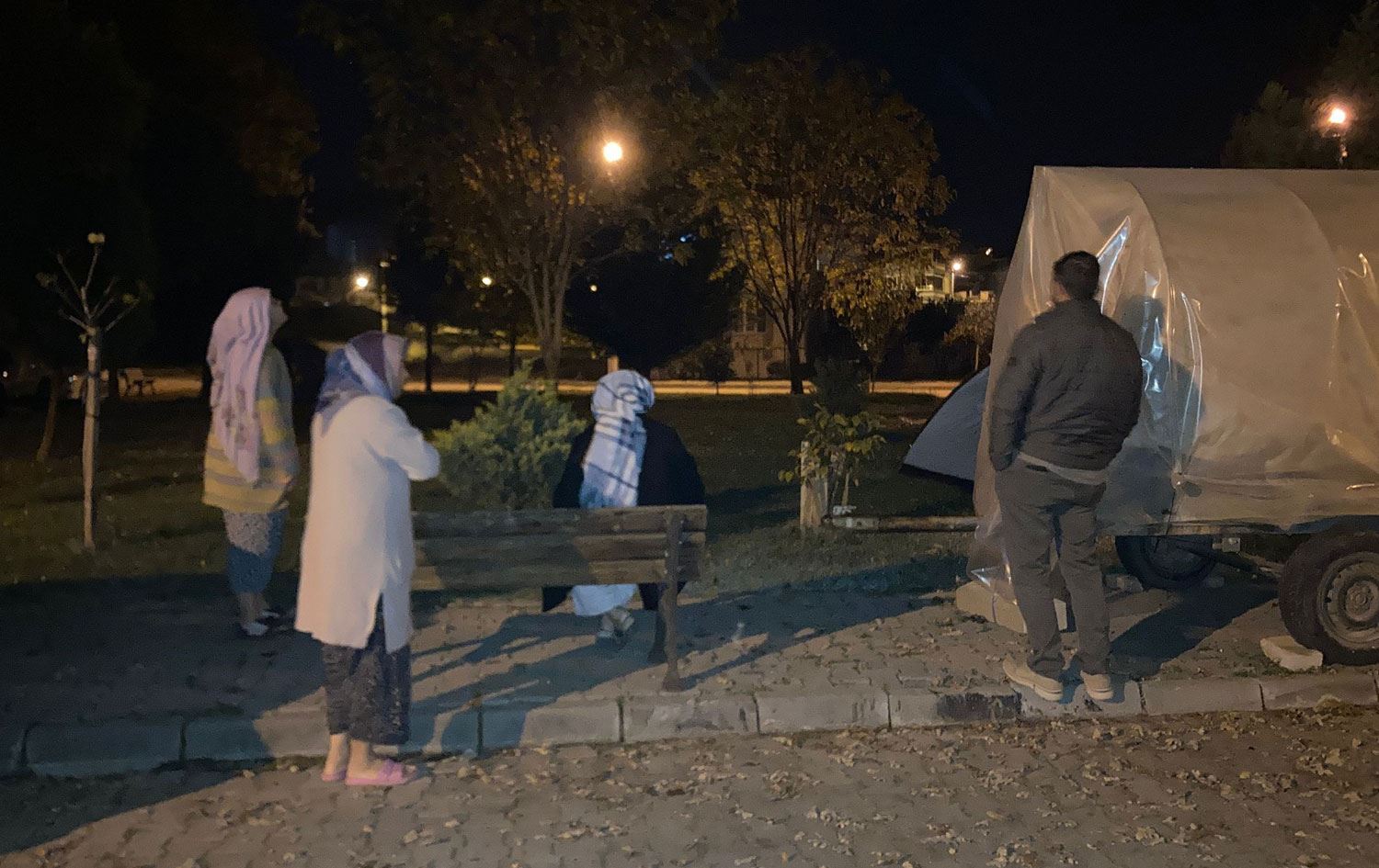 Xelk ji tirsa erdhejê derketiye derve / Wêne: AA 