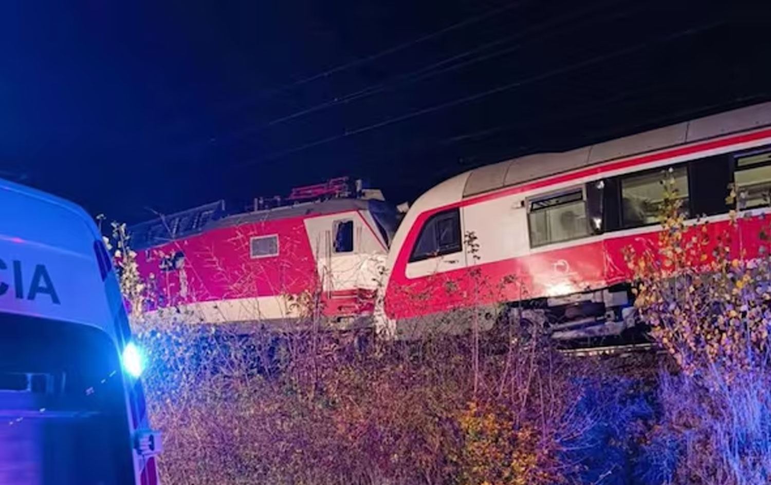  2 trênan li hev xist / Wêne: X/@tparon